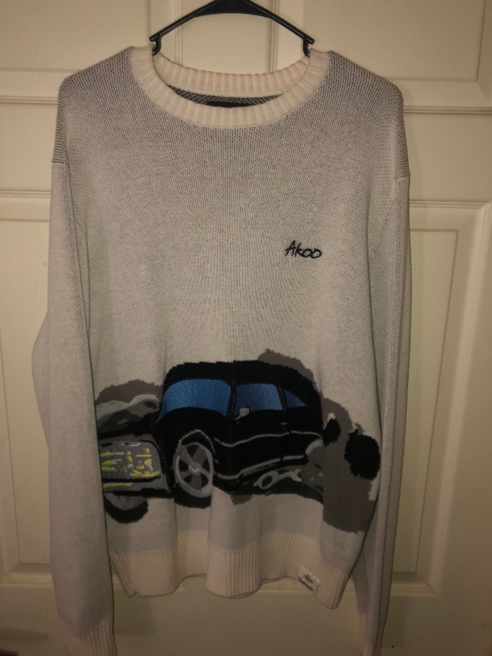 AKOO SWEATER LIKE NEW SIZE L